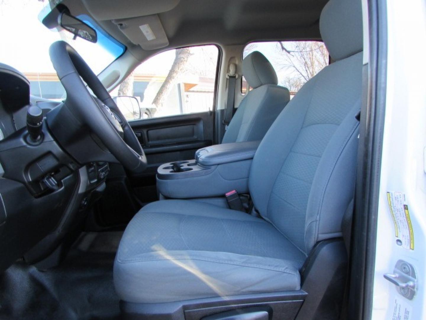 2014 White /Gray RAM 2500 Service Body Crew Cab 4WD (3C6TR5HTXEG) with an 5.7 Hemi V8 engine engine, 6 speed automatic transmission, located at 4562 State Avenue, Billings, MT, 59101, (406) 896-9833, 45.769516, -108.526772 - Photo#9